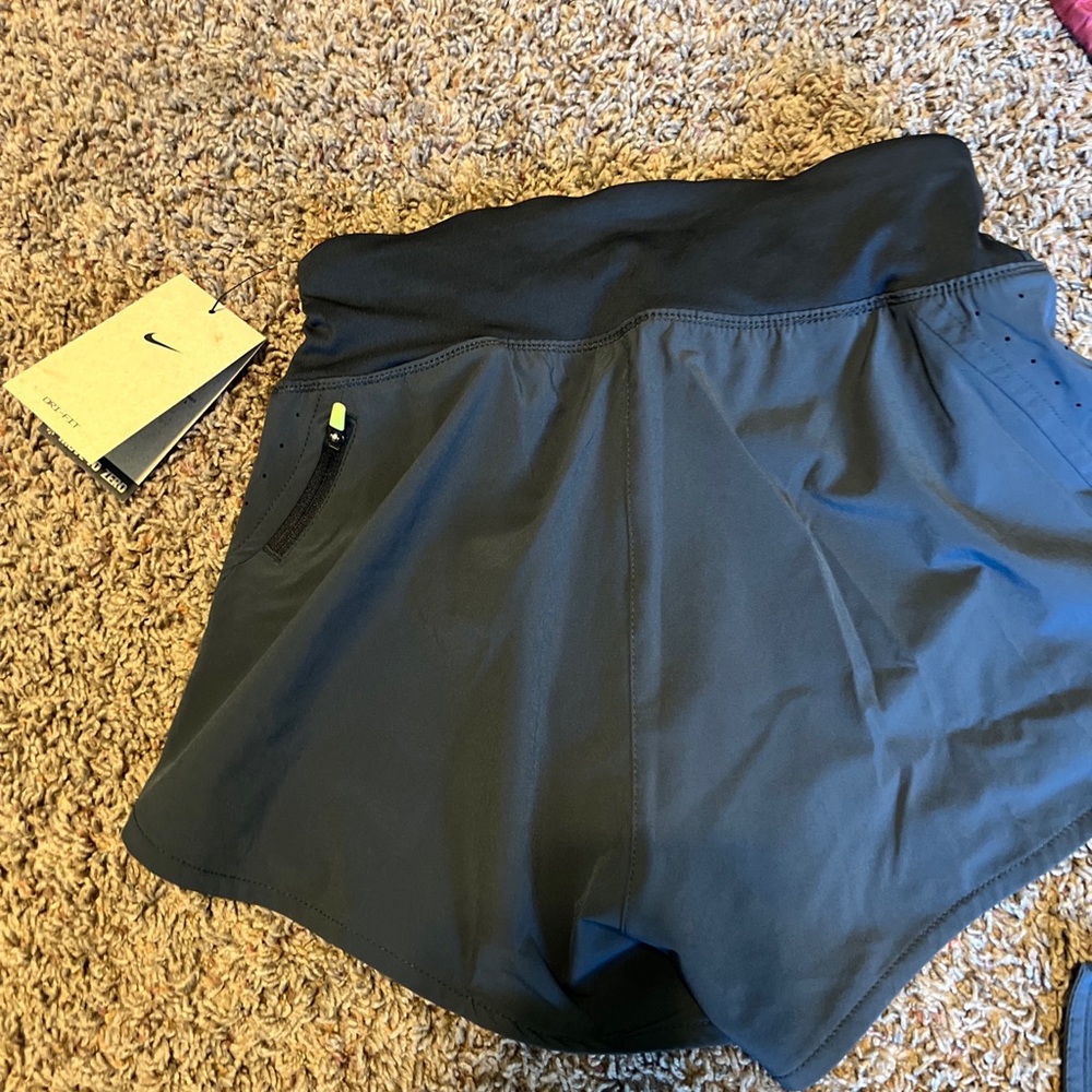 Womens Chicago marathon running shorts (DX4526) size small - Picture 2 of 3